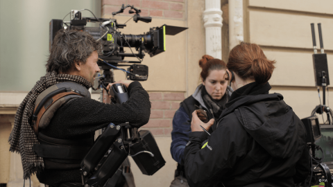 L'équipe de tournage dans les rues de Paris - Save Kids Lives - Un film de Luc Besson - #SAVEKIDSLIVES - fondation FIA