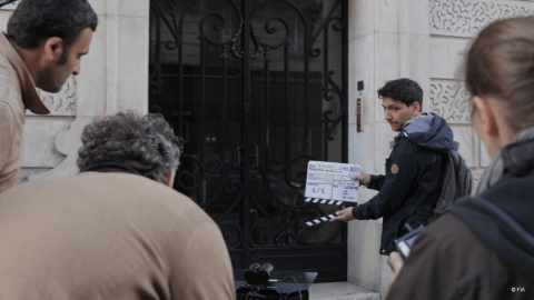 L'équipe de tournage dans les rues de Paris - Save Kids Lives - Un film de Luc Besson - #SAVEKIDSLIVES - fondation FIA